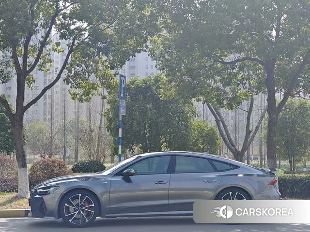 Audi A7 2022 Серебристо-серый из Китая, фото 5