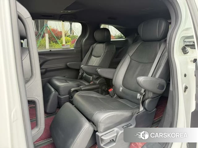 Toyota Saina 2022 Белый из Китая, фото 5