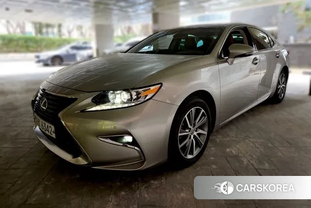 Lexus New ES300h id 3773258 из Кореи 9