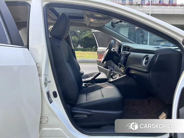 Toyota Corolla dual engine E+ id 4213003 из Китая 11