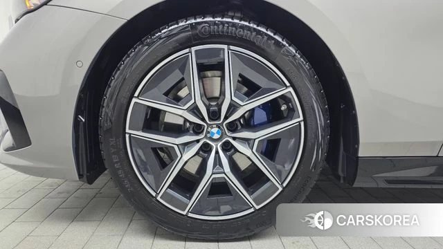 BMW 5 Series (G60) id 3870075 из Кореи 15