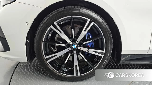 BMW 5 Series (G60) id 4602412 из Кореи 30