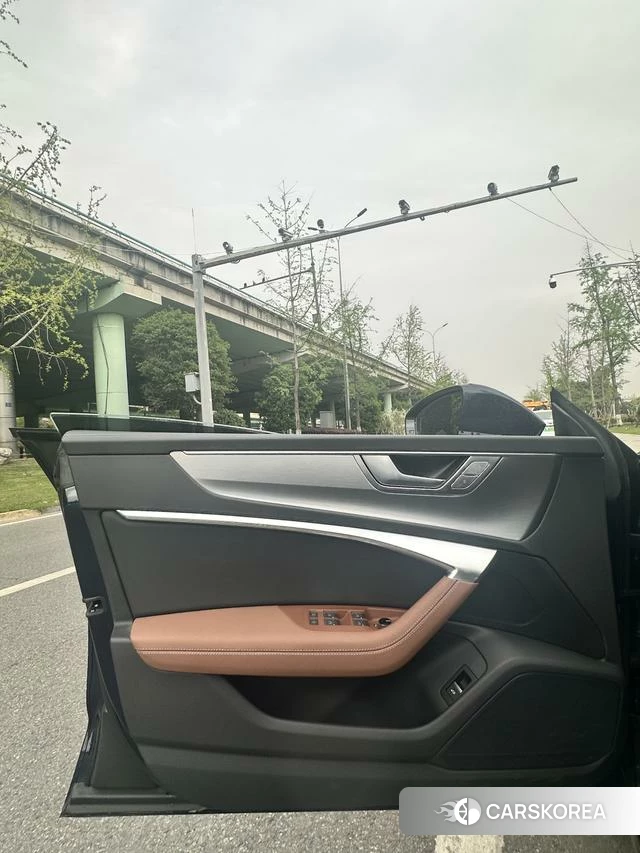 Audi A7L id 4276802 из Китая 15