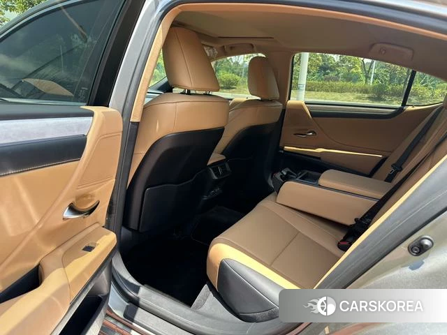Lexus ES id 4301839 из Китая 8