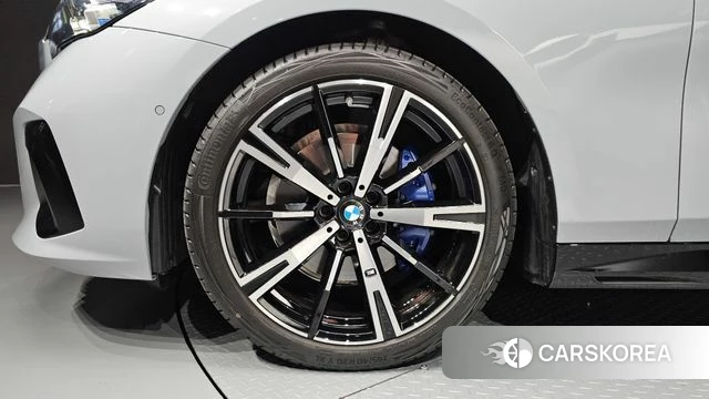 BMW 5 Series (G60) id 4634908 из Кореи 26