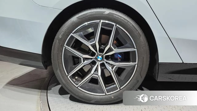 BMW 5 Series (G60) id 4729760 из Кореи 28