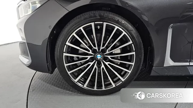 BMW 7 Series (G11) id 3307854 из Кореи 15