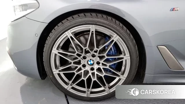 BMW 5 Series (G30) id 3362911 из Кореи 15