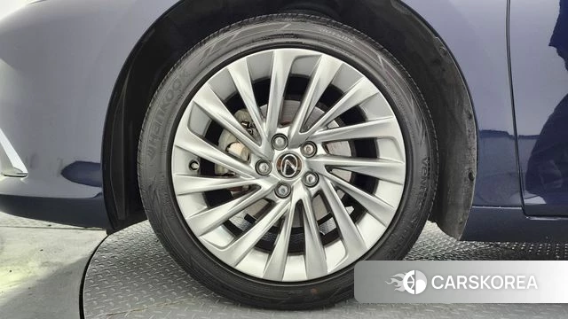 Lexus ES300h 7th generation id 4774964 из Кореи 29