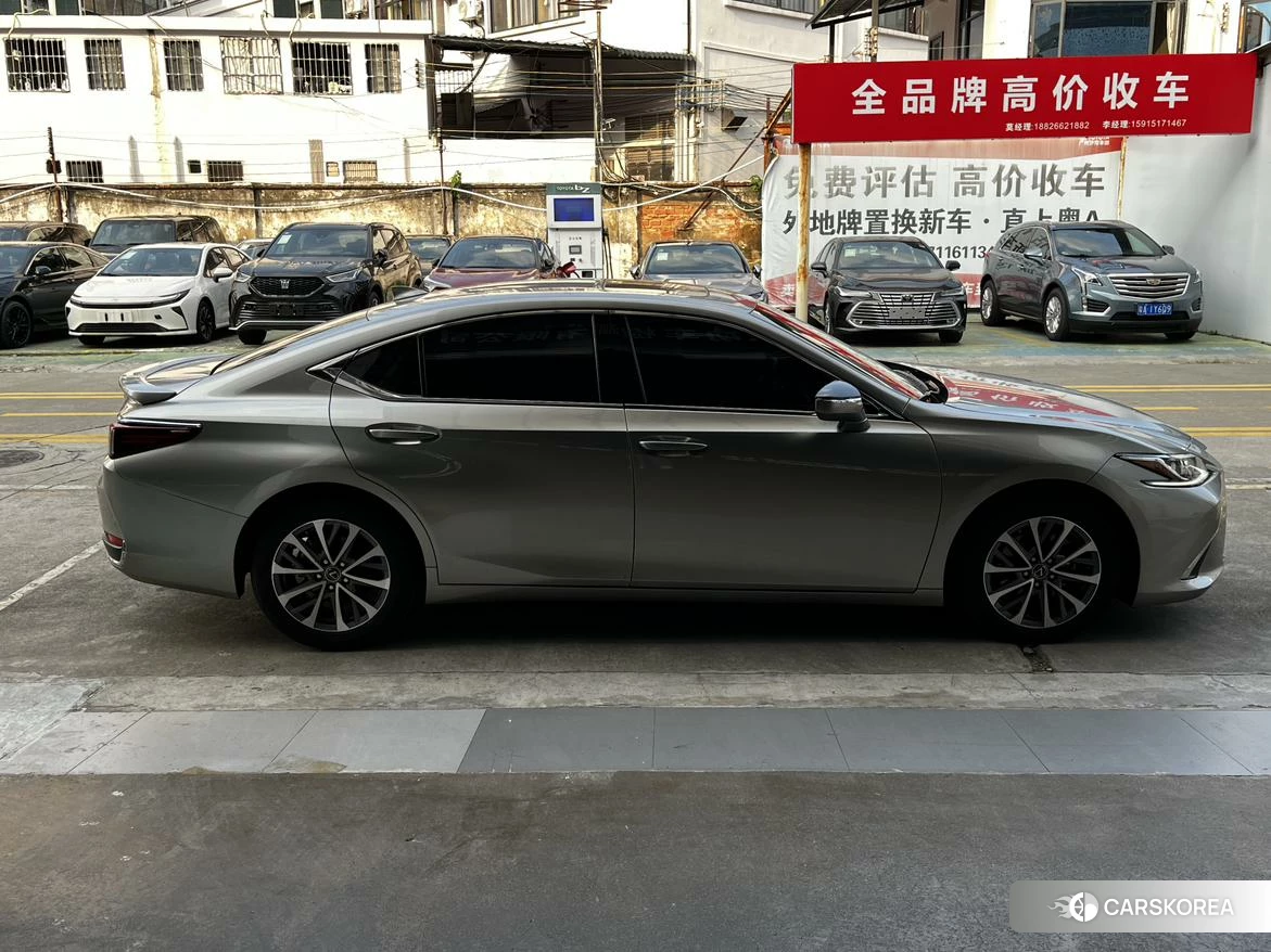 Lexus ES id 4474015 из Китая 23