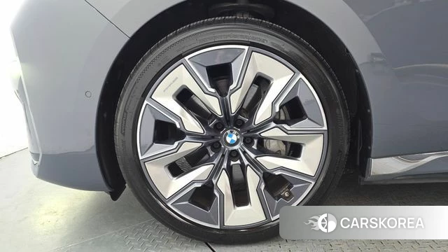 BMW i7 (G70) id 4640554 из Кореи 29