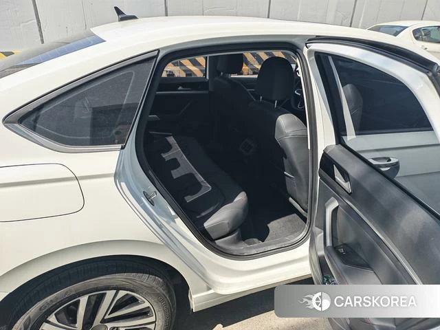Volkswagen Lavida 2024 Белый из Китая, фото 5