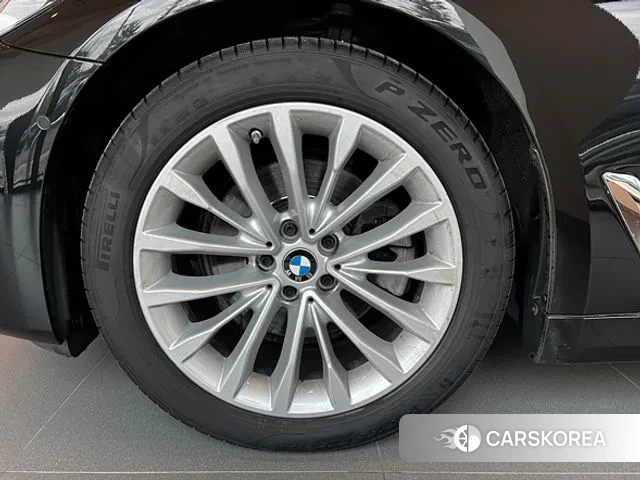 BMW 5 Series (G30) id 3043183 из Кореи 14