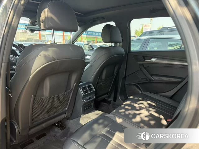 Audi Q5L 2022 Темно-серый из Китая, фото 5