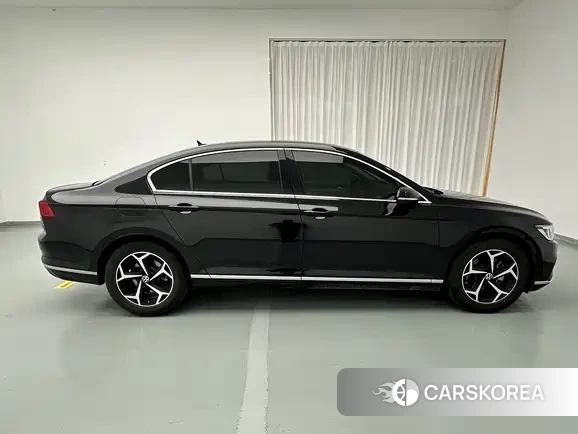 Volkswagen Magotan id 4553648 из Китая 13
