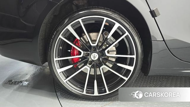 Maserati Ghibli id 4721896 из Кореи 27