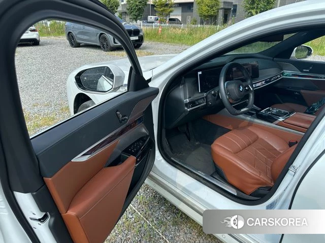 BMW 7 Series (G70) 2023 Белый из Кореи, фото 5