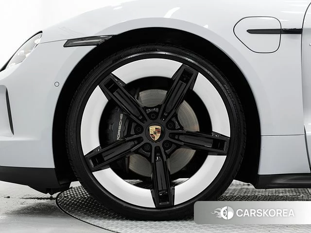 Porsche Taycan id 4201010 из Кореи 15