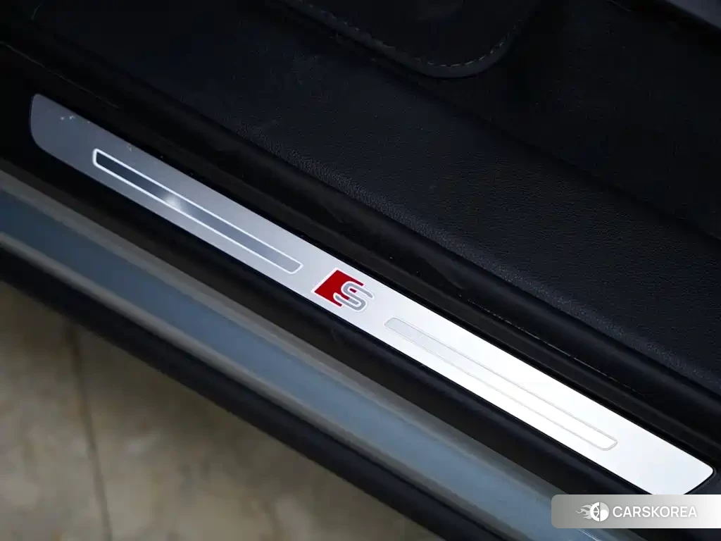 Audi SQ7 id 4601742 из Китая 45
