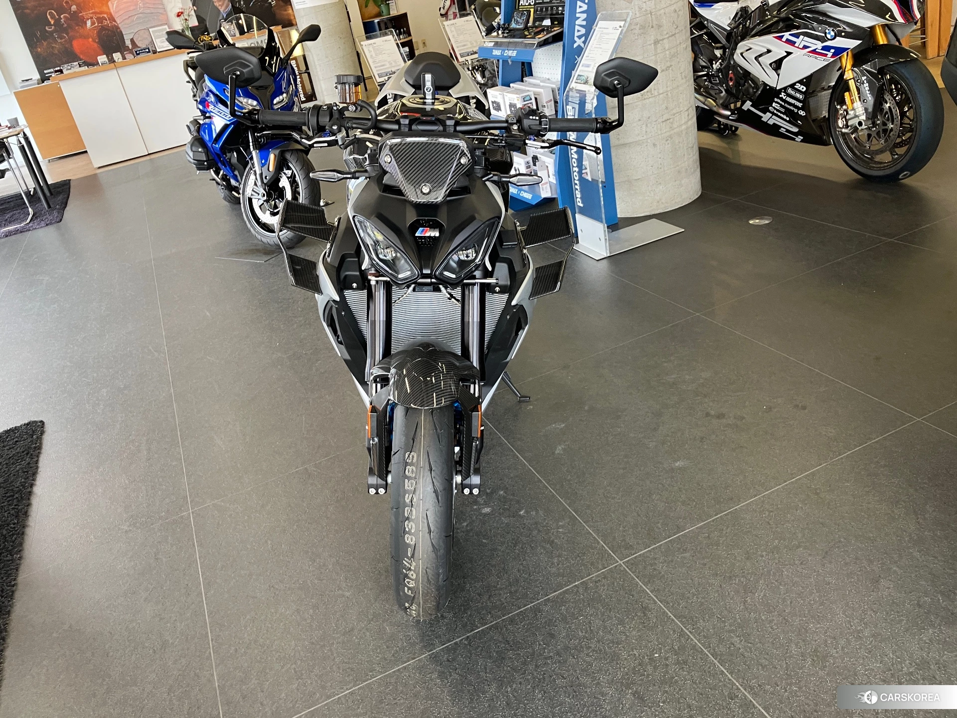 BMW M1000R 2025 из Японии