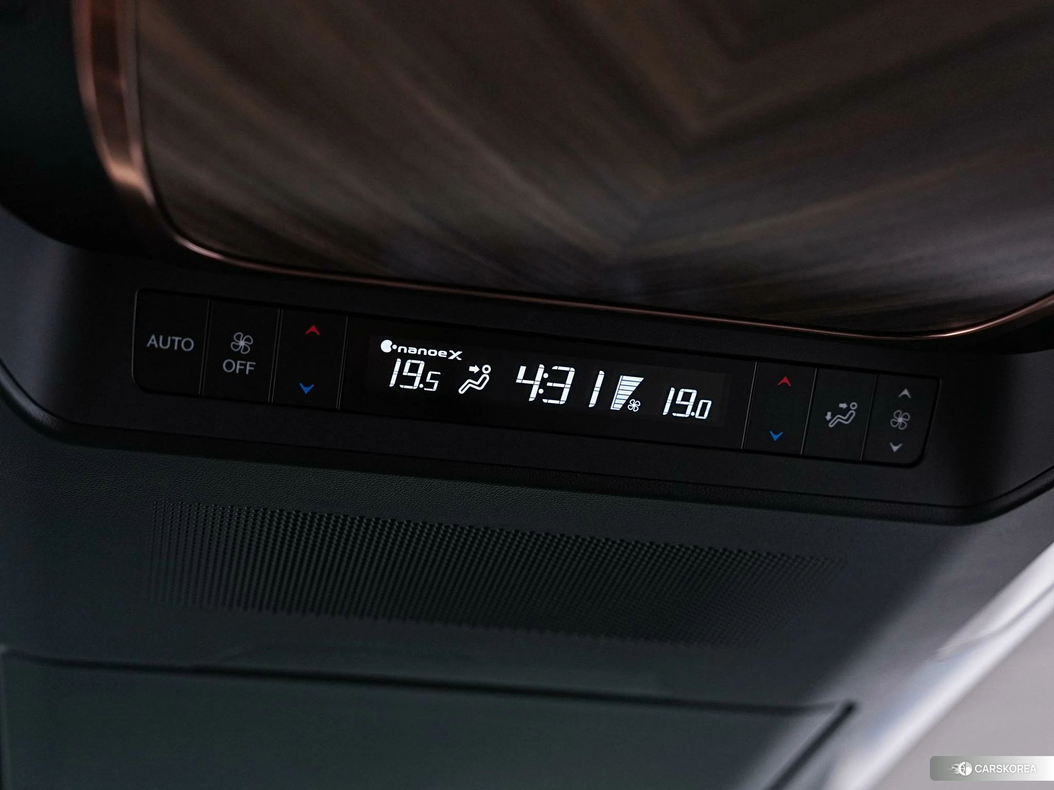Lexus LM id 4454368 из Китая 16