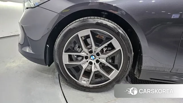 BMW 5 Series (G60) id 3016083 из Кореи 15