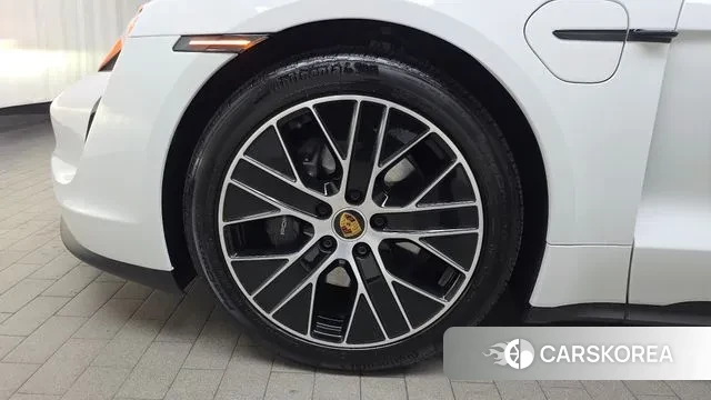 Porsche Taycan id 3442329 из Кореи 15