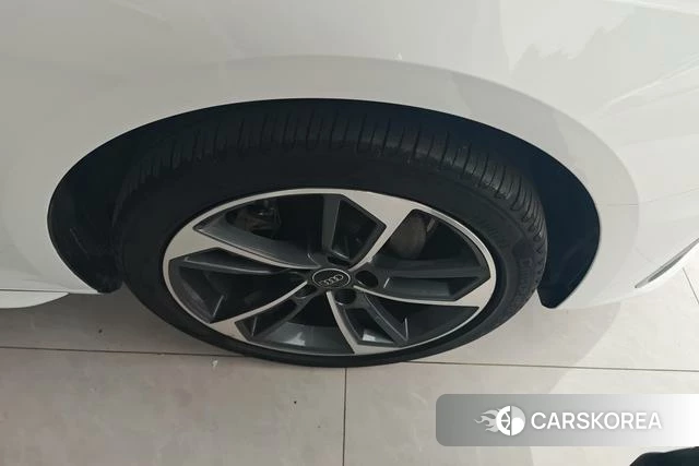 Audi A4L id 4328619 из Китая 12