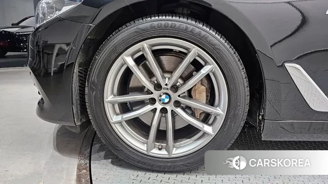 BMW 5 Series (G30) id 3198467 из Кореи 15