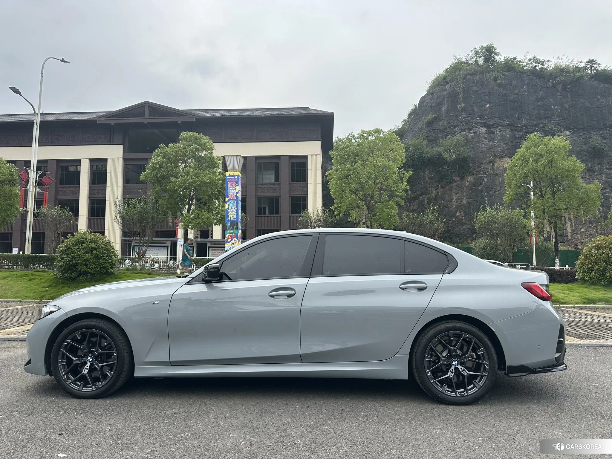 BMW 3 series 2024 Серебристо-серый из Китая, фото 5