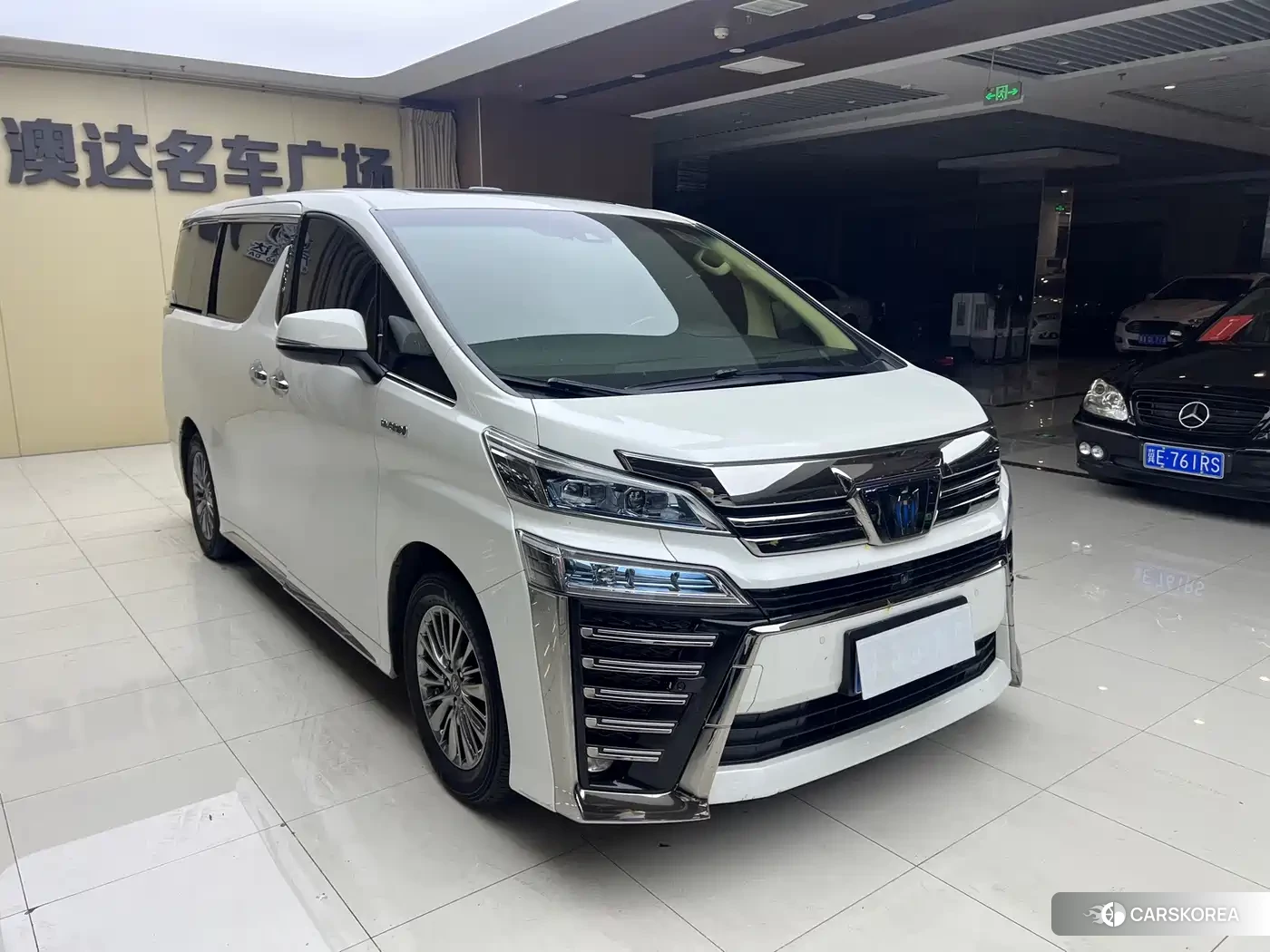 Toyota Vellfire 2022 Белый из Китая, фото 6