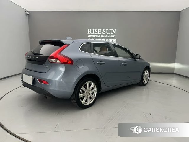 Volvo V40 2019 Синий из Китая, фото 5