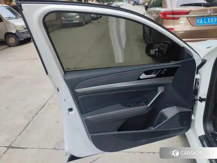 Volkswagen Lavida id 4679673 из Китая 11
