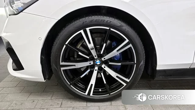 BMW 5 Series (G60) id 3576322 из Кореи 15