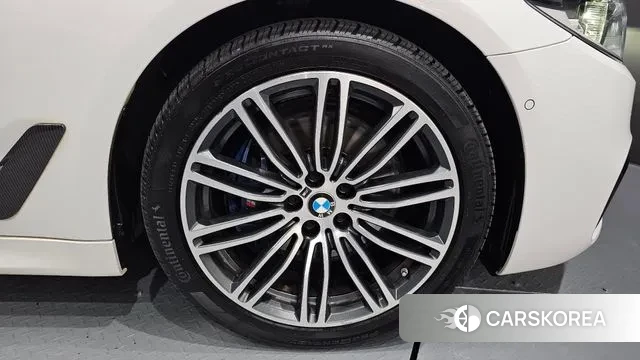 BMW 5 Series (G30) id 3023806 из Кореи 15