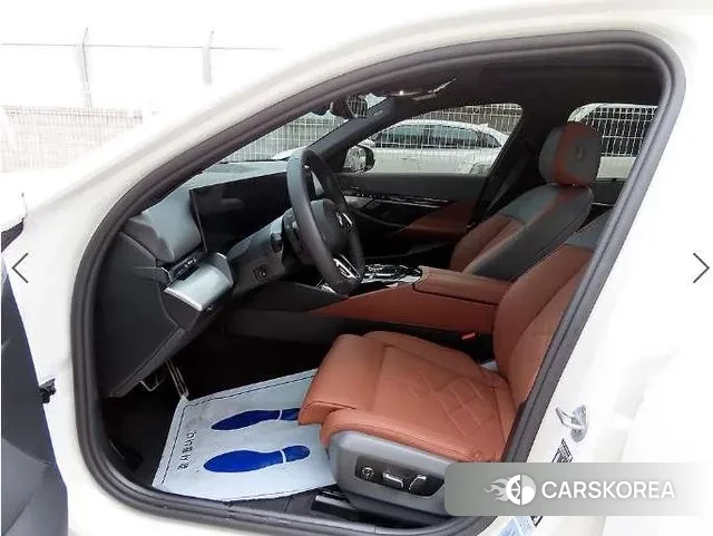 BMW 5 Series (G60) id 3775774 из Кореи 15