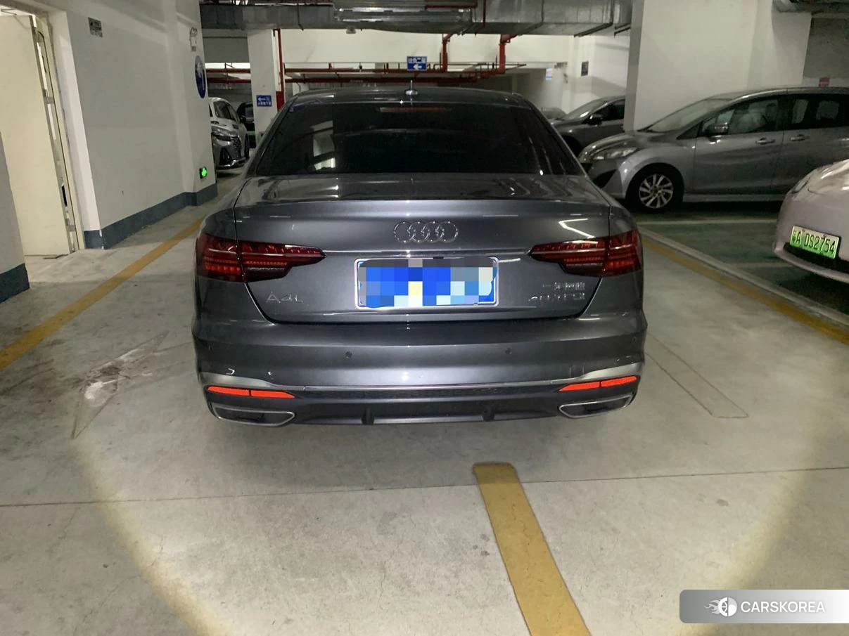 Audi A4L 2021 Темно-серый из Китая, фото 5