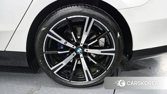 BMW 5 Series (G60) id 3533547 из Кореи 15