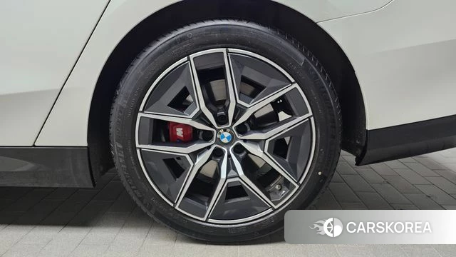 BMW 5 Series (G60) id 3841602 из Кореи 15