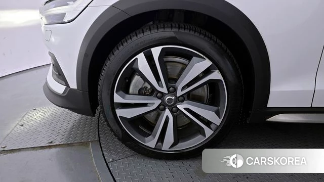 Volvo V60 Cross-Country 2nd Generation id 4316873 из Кореи 27