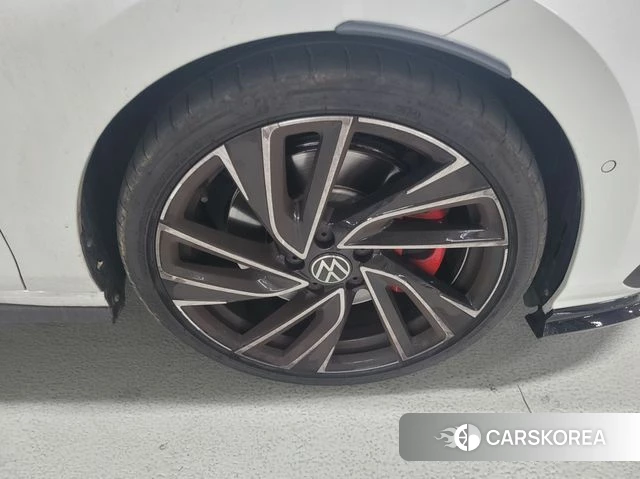 Volkswagen Golf 8th Generation 2024 Белый из Кореи, фото 5
