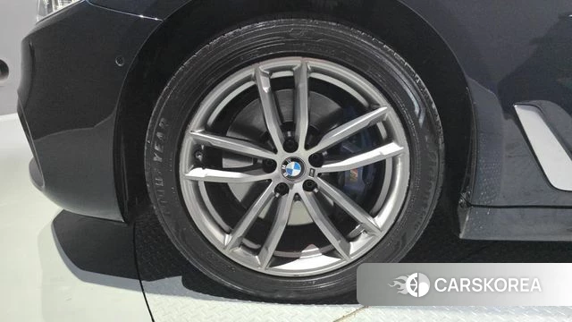 BMW 5 Series (G30) id 3905851 из Кореи 15