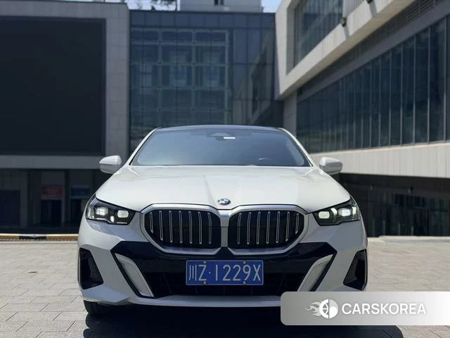 BMW 5 series 2024 Белый из Китая, фото 5