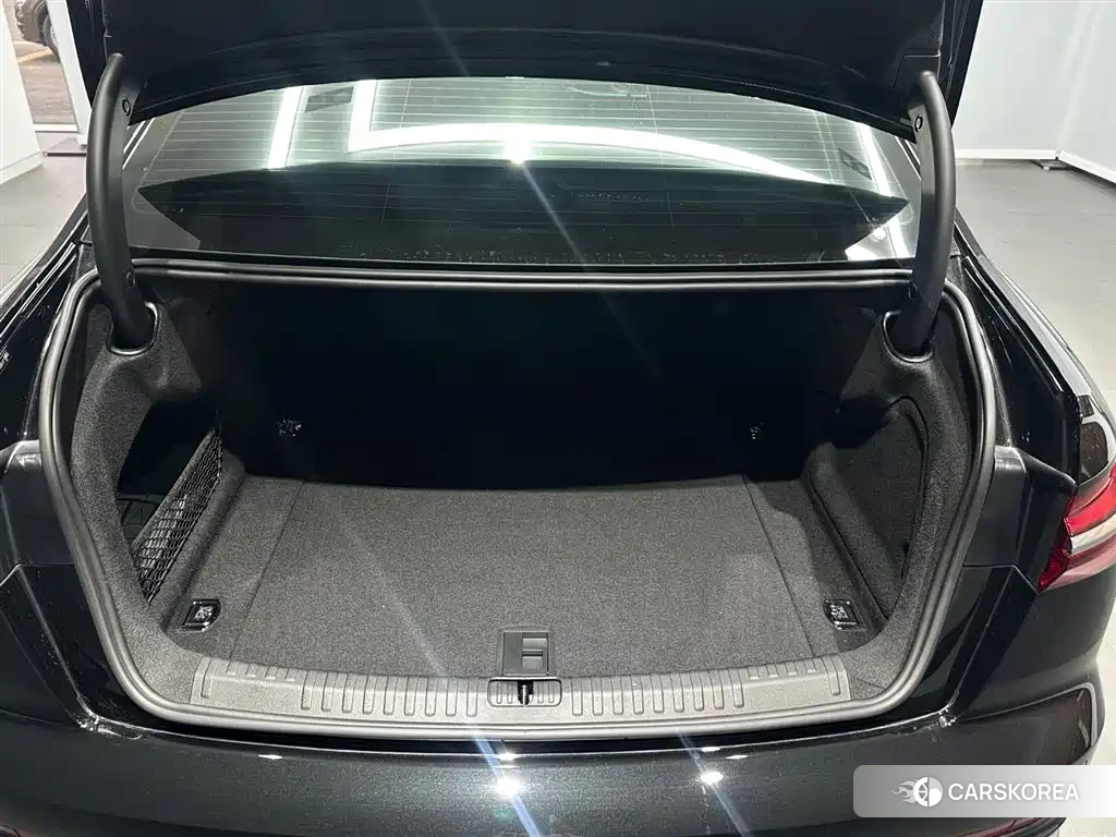 Audi A6L id 4649352 из Китая 12