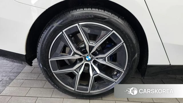 BMW 5 Series (G60) id 4602344 из Кореи 15