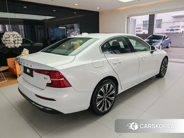 Volvo S60 id 3908073 из Китая 19