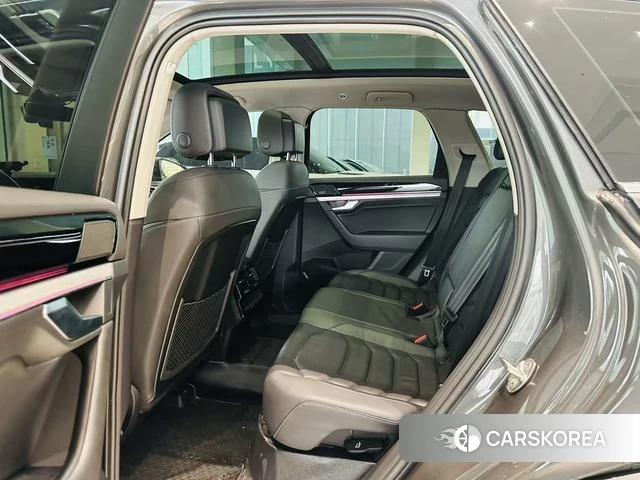 Volkswagen Touareg 2022 Темно-серый из Китая, фото 5