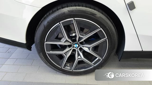 BMW 5 Series (G60) id 4695653 из Кореи 31