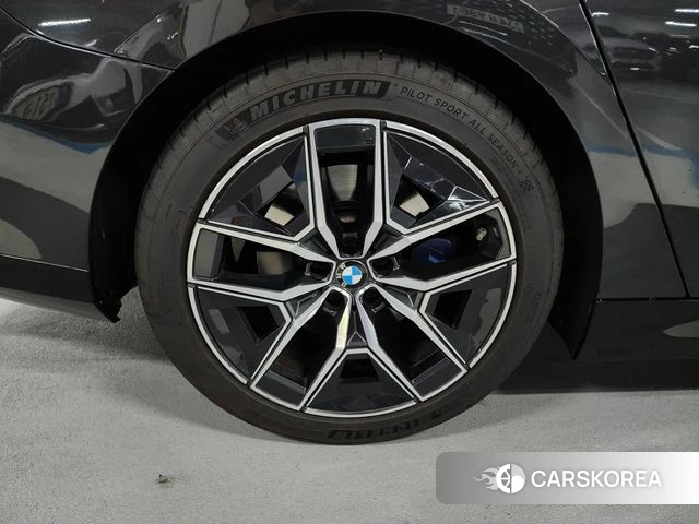 BMW 5 Series (G60) id 4360152 из Кореи 15