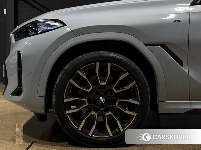 BMW X6 (G06) 2026 Светло-серебряный цвет из Кореи, фото 5